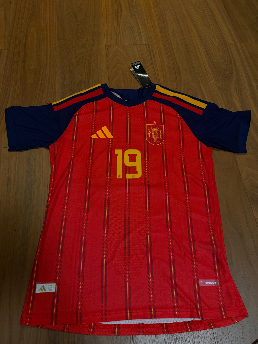 Spain's home football jersey for the 2026 World Cup（Comes with a team's popular star printing service）