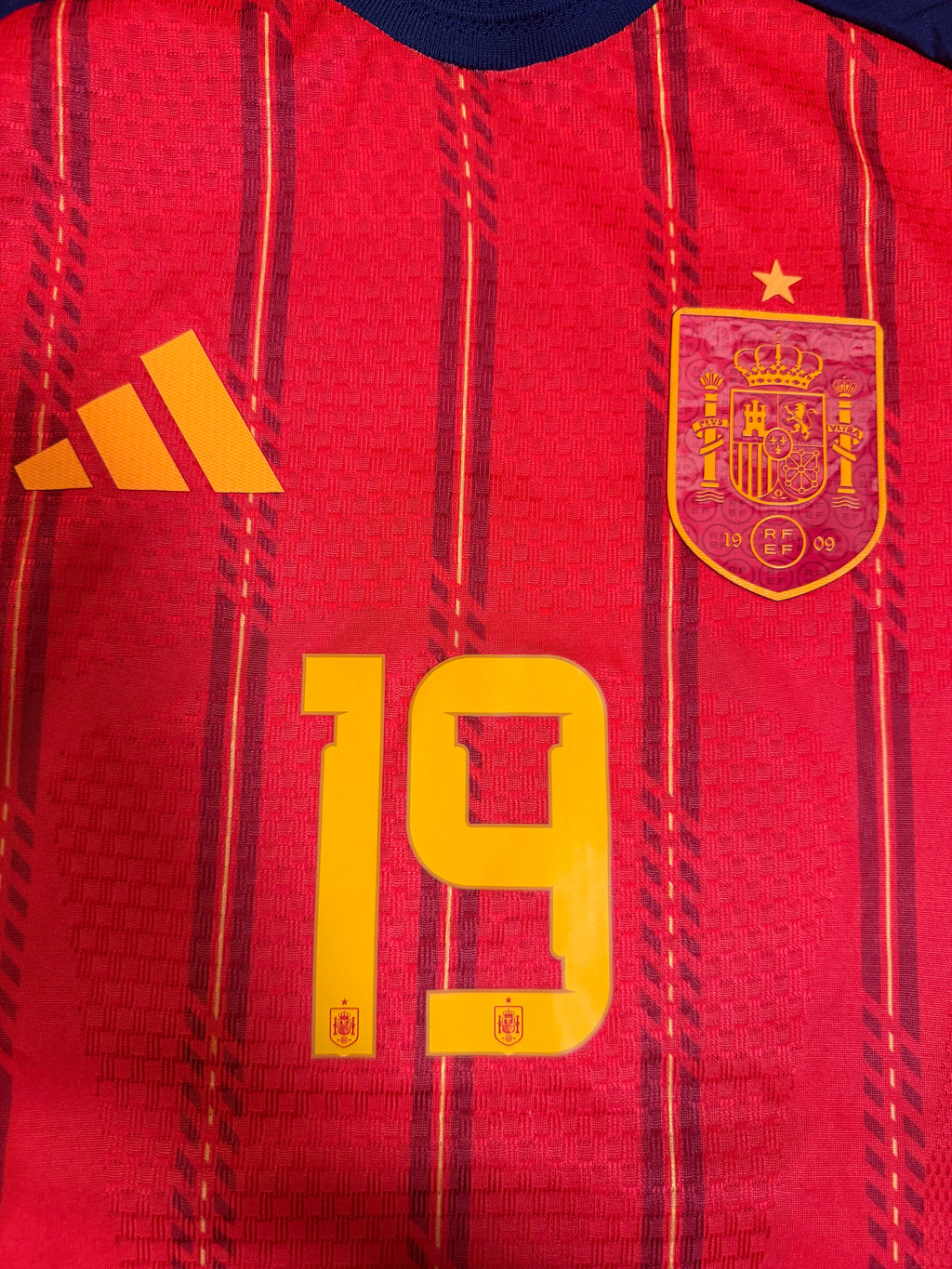 Spain's home football jersey for the 2026 World Cup（Comes with a team's popular star printing service）
